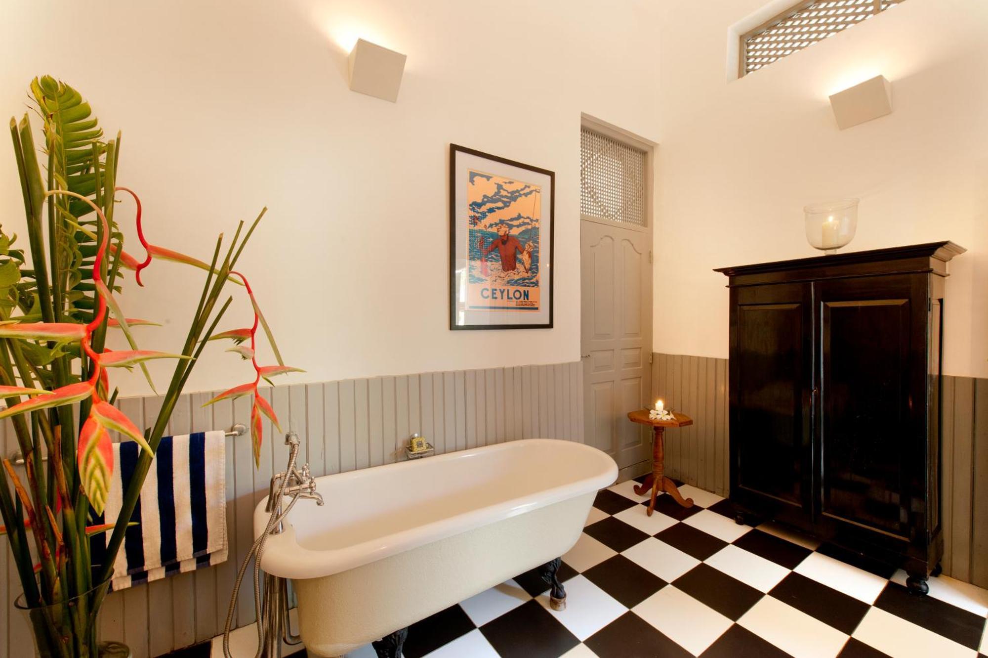 A 03 Bedroom Villa In Galle Fort With Roof Terrace & Pool Exteriör bild