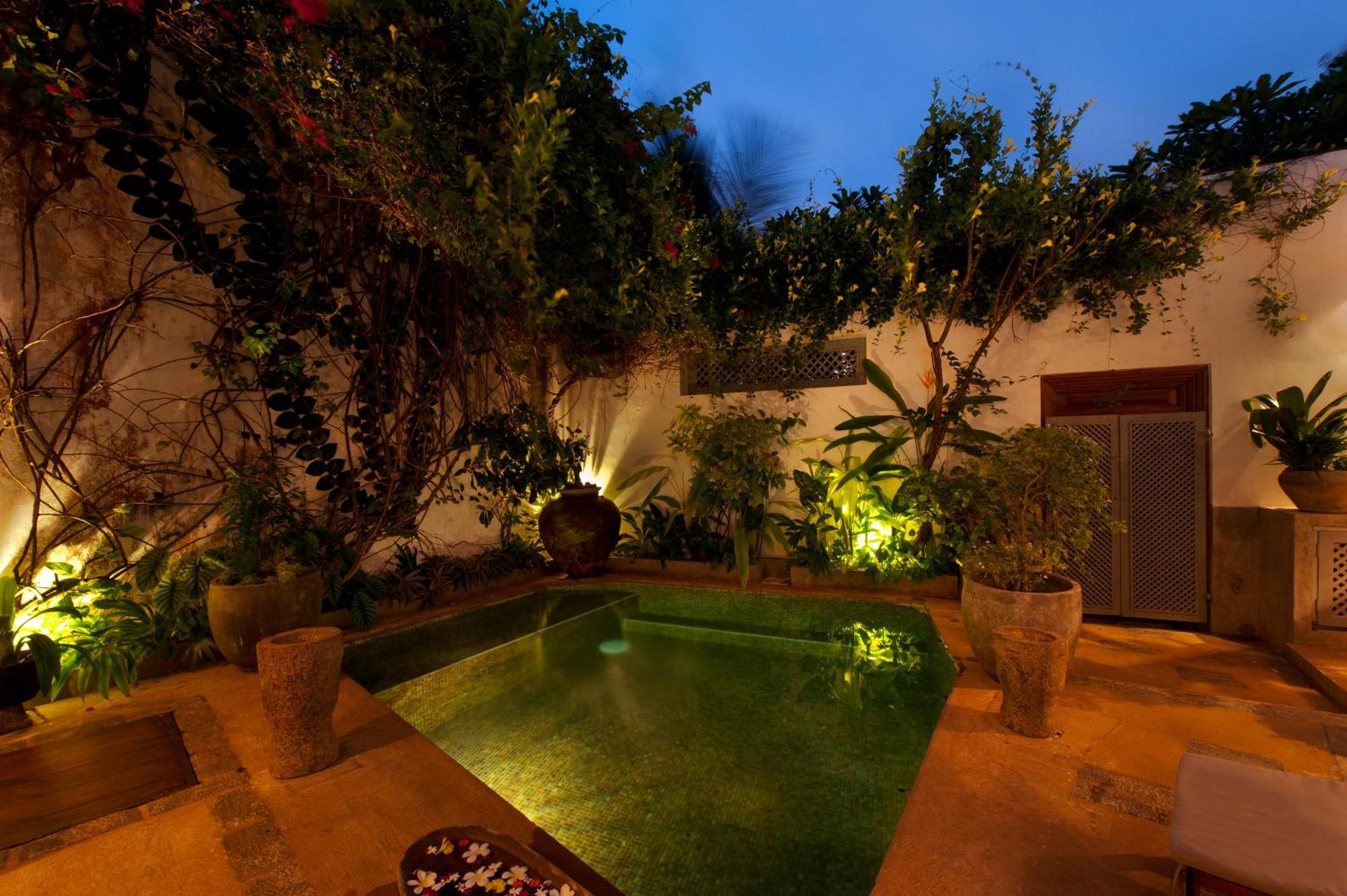 A 03 Bedroom Villa In Galle Fort With Roof Terrace & Pool Exteriör bild