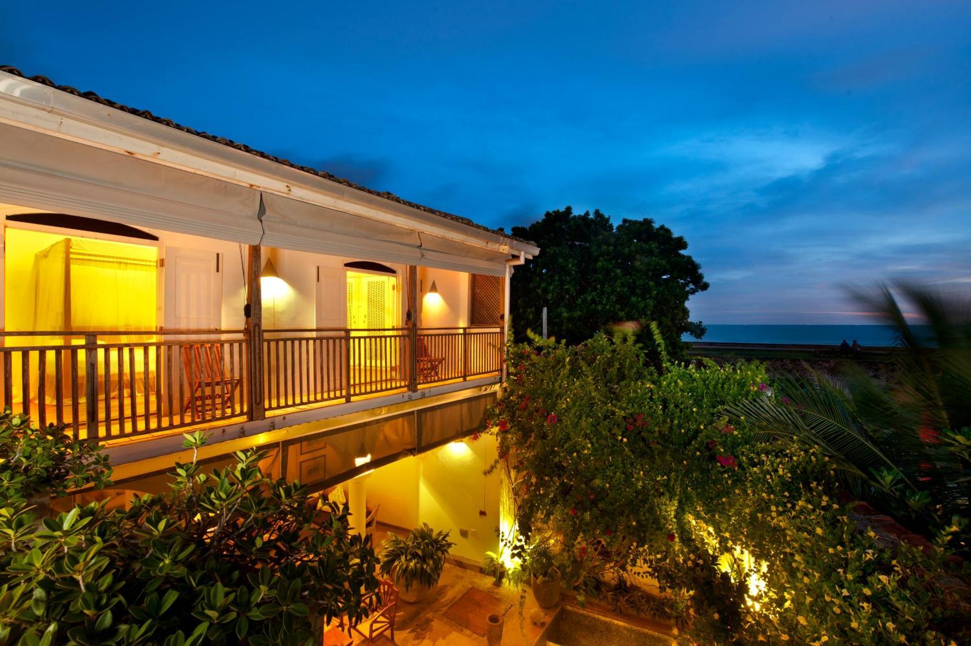 A 03 Bedroom Villa In Galle Fort With Roof Terrace & Pool Exteriör bild