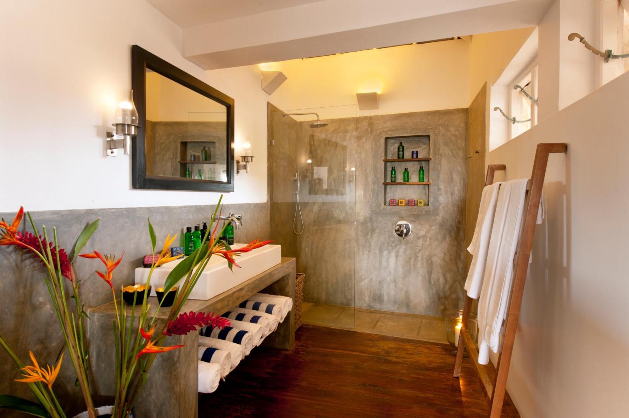 A 03 Bedroom Villa In Galle Fort With Roof Terrace & Pool Exteriör bild